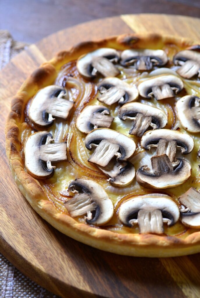 tarta z pieczarkami i cebulą tarta z pieczarkami i cebulą